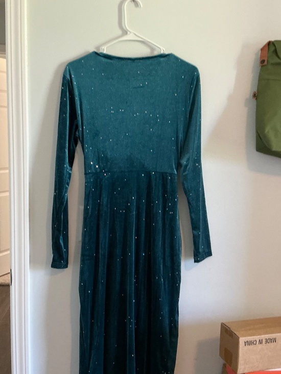 Beautiful turquoise sequined sexy party dress - Picture 4 of 8